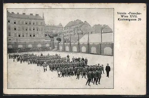 AK Wien, Verein Francke, Kastnergasse 29, Hof mit uniformierten Vereinsmitgliedern in Formation