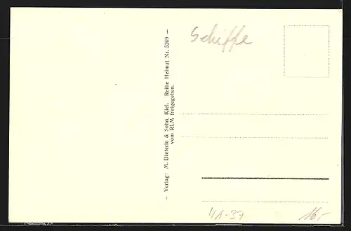 AK Seefliegerstaffel über U-Boot U 9 auf hoher See