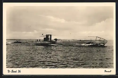 AK Unterseeboot 36 vor der Küste