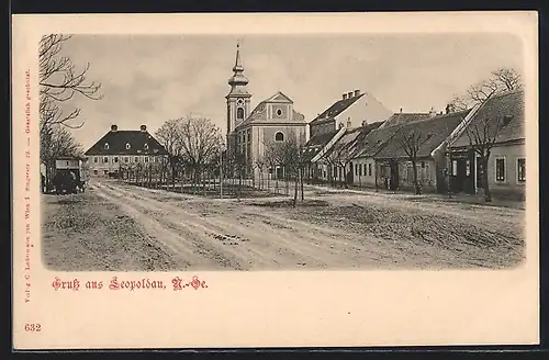 AK Leopoldau /N.-Oe., Strassenpartie mit Kirche