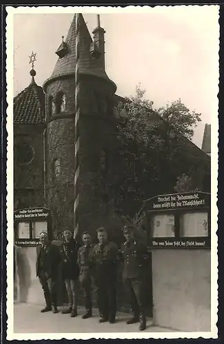 AK Hameln, Synagoge, Stürmer-Schaukasten und SA-Wachposten
