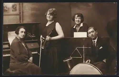 Foto-AK Musikquartett mit Geige