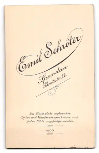 Fotografie Emil Schröter, Spandau, Breitestr. 32, Bürgerlicher Mann mit kurgeschorenem Haar und imposantem Schnäuzer