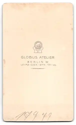 Fotografie Globus Atelier, Berlin W., Leipziger-Str. 132 /135, Bürgerliches Ehepaar in eleganter Ausgehkleidung