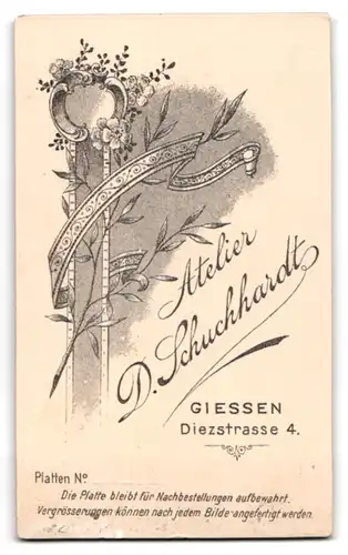 Fotografie D. Schuchhardt, Giessen, Diezstrasse 4, Junges Mädchen im schwarzen Kleid mit einem Buch in der Hand