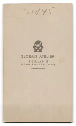 Fotografie Atelier Globus, Berlin, Oranien-Str. 52-55, Junge Dame im schwarzen Kleid