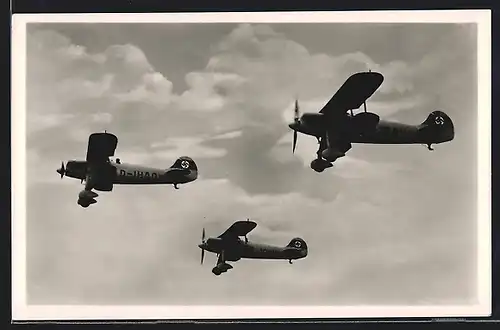 AK Kampfflugzeug-Geschwader im Formationsflug, 