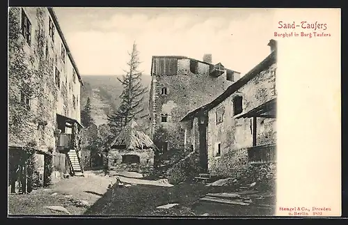 AK Sand-Taufers, Burghof der Burg Taufers