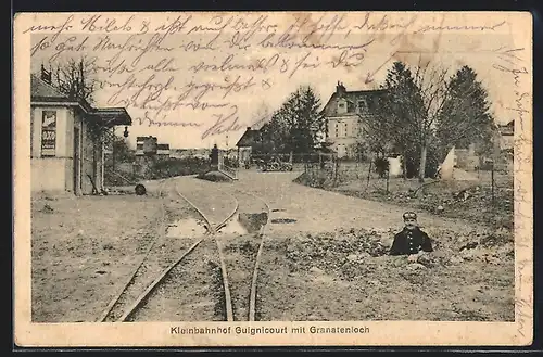 AK Guignicourt, Kleinbahnhof mit Granatenloch