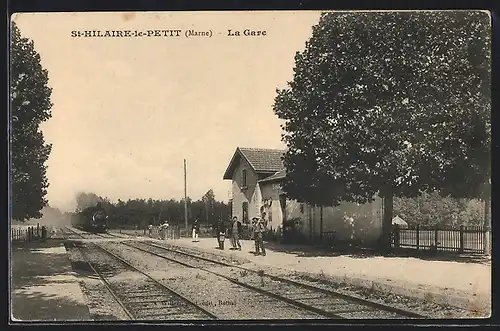 AK St-Hilaire-le-Petit, La Gare, Bahnhof
