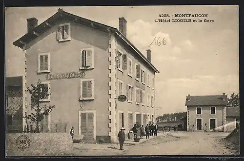AK Montfaucon, L`Hôtel Liogier et la Gare, Bahnhof