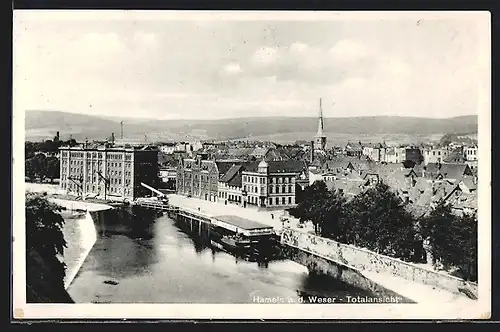 AK Hameln a. d. Weser, Totalansicht mit Fluss