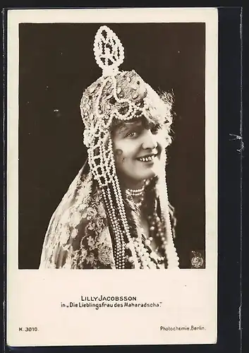 AK Lilly Jacobsson in ihrem Kostüm im Film: Die Lieblingsfrau des Maharadscha