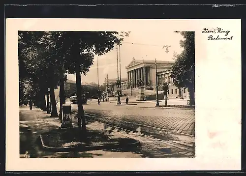 AK Wien, Strassenbahn vor dem Ring Parlament