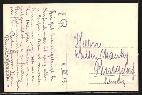 AK Wien, Spaziergänger vor dem Parlament