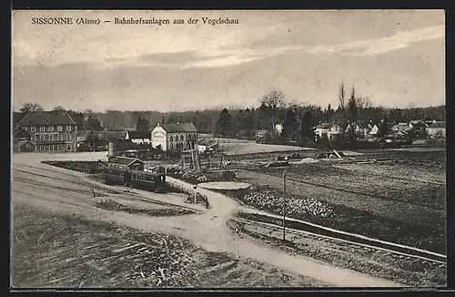AK Sissonne, Bahnhofsanlagen aus der Vogelschau