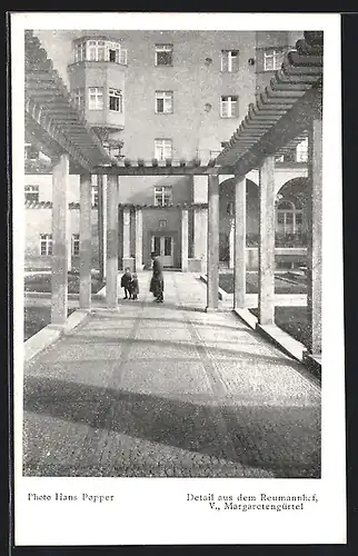 AK Wien, Detail aus dem Reumannhof, Margaretengürtel