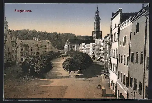 AK Burghausen, Ortsansicht mit grossem Platz u. Kirche
