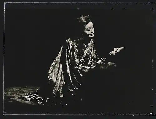 AK Opernsängerin Gwyneth Jones als Salome, original Autograph