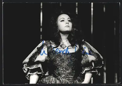 AK Opernsängerin Wendy Fine auf der Bühne, original Autograph