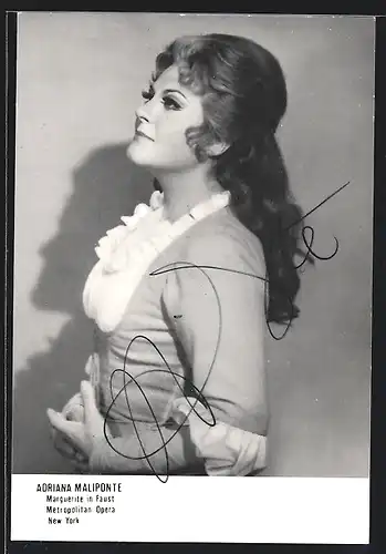 AK Opernsängerin Adriana Maliponte im hellen Kleid im Profil, mit original Autograph