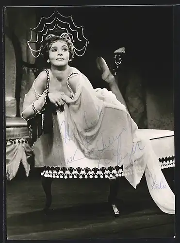 AK Opernsängerin Catherine Gayer im transparenten Tuch, mit original Autograph