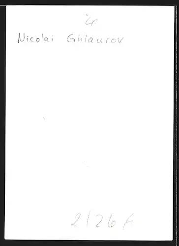 AK Opernsänger Nicolai Ghiaurov in einer Szene, mit original Autograph