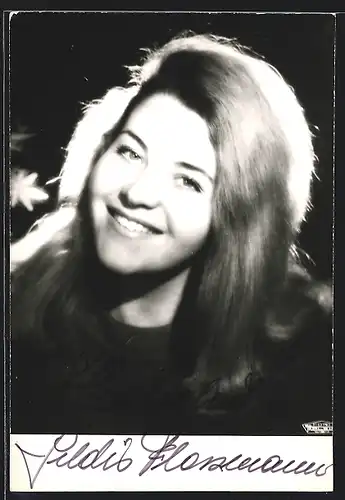 AK Opernsängerin Gildis Flossmann am Lächeln, mit original Autograph
