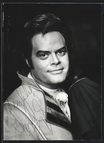 AK Opernsänger Donald Grobe in heller Jacke, mit original Autograph