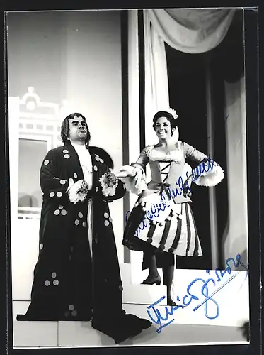 AK Opernsänger Enrico Fissore und Olivera Miljakovic in Kostümen, mit original Autograph