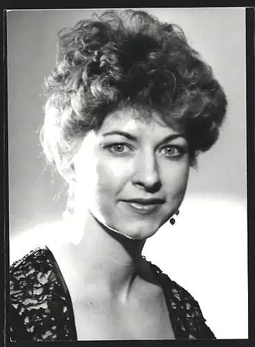 AK Opernsängerin Ellen Fitts-Maddaloni mit sanftem Lächeln, mit original Autograph