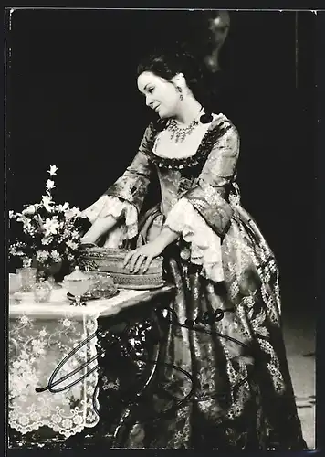 AK Opernsängerin Gwyneth Jones als Marschallin, mit original Autograph