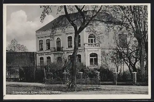 AK Süderstapel a. Eider /Schlesw. Holst., Strassenpartie mit Villa