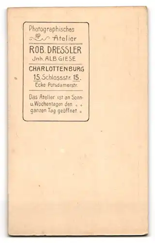 Fotografie Rob. Dressler, Charlottenburg, Schlossstr. 15 Ecke Potsdamerstr., Kleiner Junge und Kleinkind in Kleidern