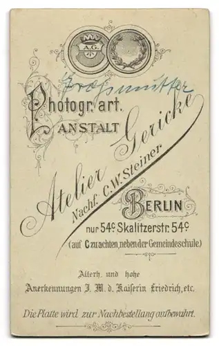 Fotografie Atelier Gericke, Berlin, Skalitzerstr. 54 c, Ältere Dame mit zurückgebundenem Haar