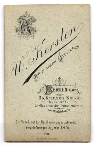 Fotografie W. Kersten, Berlin, Krausen-Str. 35, Junger Herr im Anzug mit Krawatte