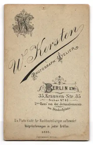 Fotografie W. Kersten, Berlin, Krausen-Str. 35, Bürgerliches Paar in modischer Kleidung