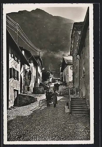 AK Pontresina, Pferdewagen in der Dorfgasse