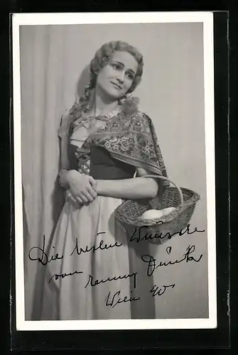 AK Opernsängerin Emmy Funk auf der Bühne, original Autograph