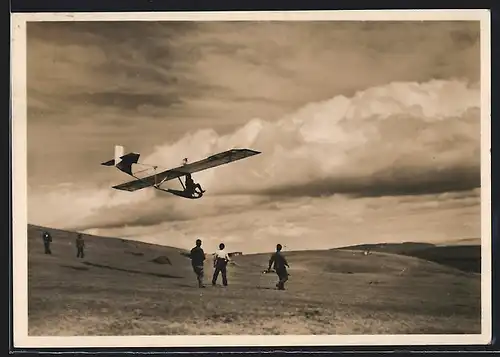 AK Segelflugzeug auf der Wasserkuppe startet