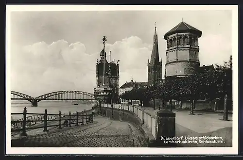 AK Düsseldorf, Rheinpartie mit Düsselschlösschen, Lambertuskirche, Schlossturm