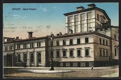 AK Erfurt, Stadttheater mit Strasseninsel