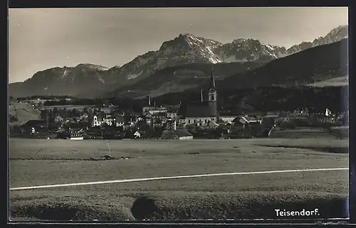 AK Teisendorf, Ortsansicht mit Kirche und Bergen