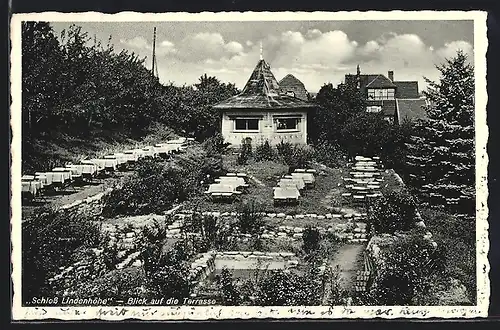 AK Erfurt-Bischleben, Cafe-Restaurant-Hotel Schloss Lindenhöhe W. Gleichmar, Gartenansicht mit Pavillon-Häuschen