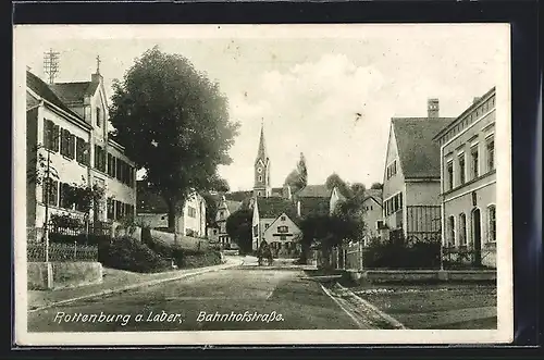 AK Rottenburg a. Laber, Bahnhofstrasse mit Blick auf Kirche