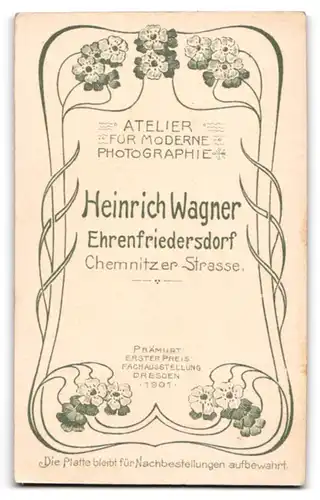 Fotografie Heinrich Wagner, Ehrenfriedersdorf, Chemnitzer-Strasse, Junger Mann mit karierter Fliege im Anzug