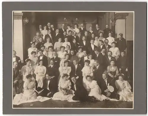 Fotografie unbekannter Fotograf und Ort, Gruppenfoto eines Tanzstunden Zirkel 1910, Otto Pfahl, Else Seidel, Paul Pfahl