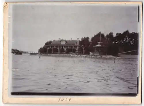 Fotografie M. L. Carstens, Hamburg, Ansicht Turku, schön gelegenes Wohnhaus am Aurajoki mit Pavillon