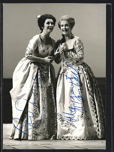AK Opernsängerinnen Ann Murray und Margaret Marshall in langen Kleidern, mit original Autograph