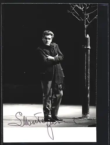 AK Opernsänger Licinio Montefusco nebst Baum, mit original Autograph